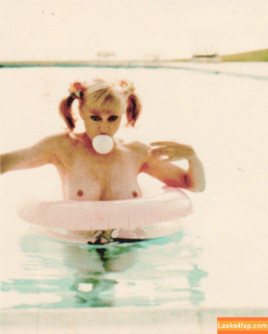 Madonna /  leaked photo photo #0110