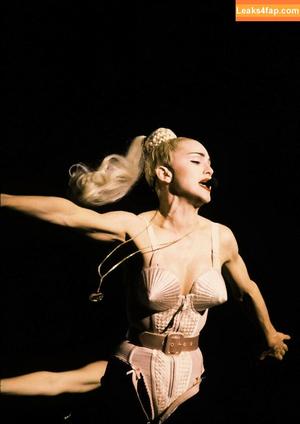 Madonna photo #0002