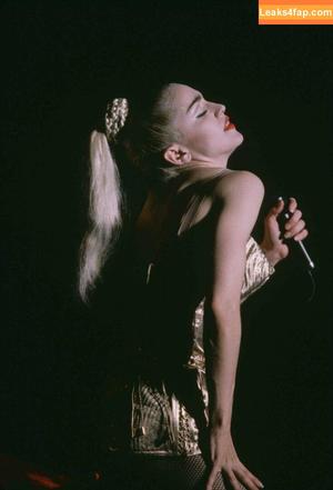 Madonna photo #0003