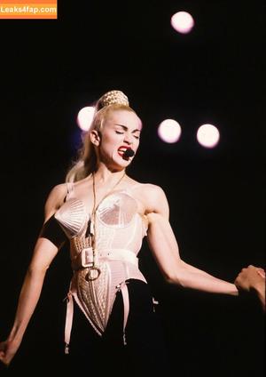 Madonna photo #0004
