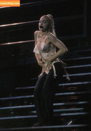 Madonna photo #0008