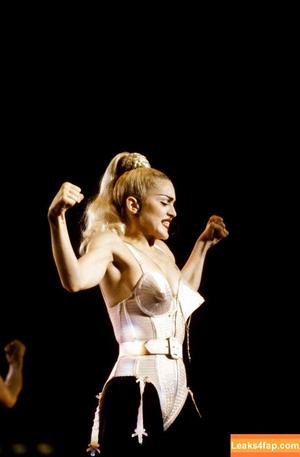 Madonna photo #0013