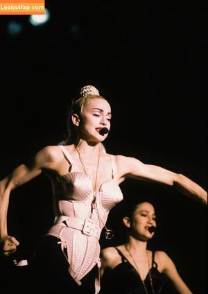 Madonna photo #0022