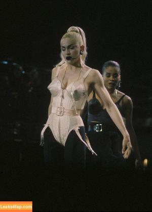 Madonna photo #0023