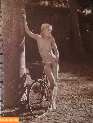 Madonna photo #0103
