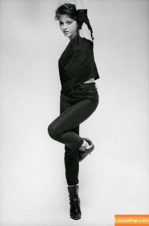 Madonna photo #0180