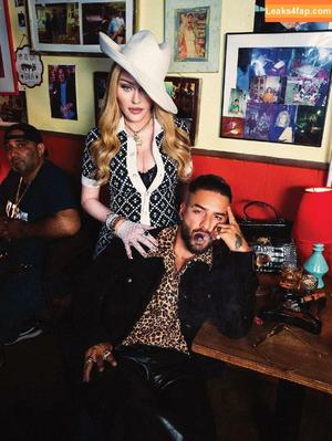 Madonna photo #0225