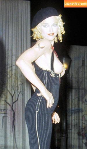 Madonna photo #0334