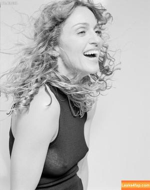 Madonna photo #0422