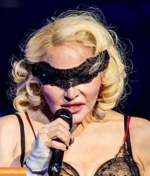 Madonna photo #0495