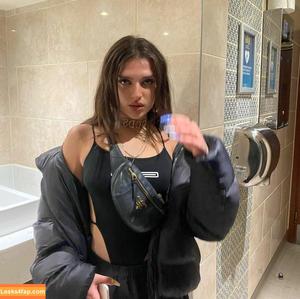 Mae Muller photo #0003