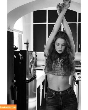 Maggie Geha photo #0040