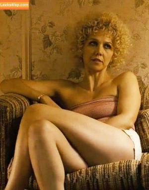 Maggie Gyllenhaal photo #0113