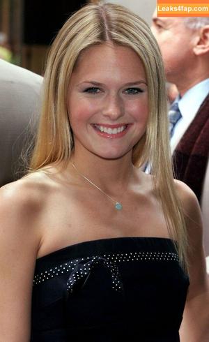 Maggie Lawson photo #0006