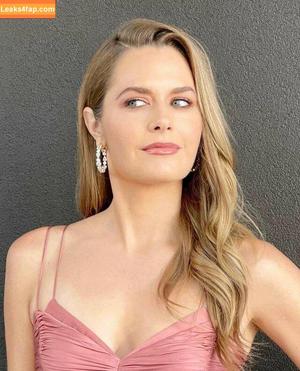 Maggie Lawson photo #0014