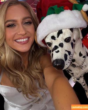 Maggie Sajak photo #0039