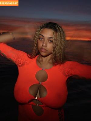 Mahalia фото #0144