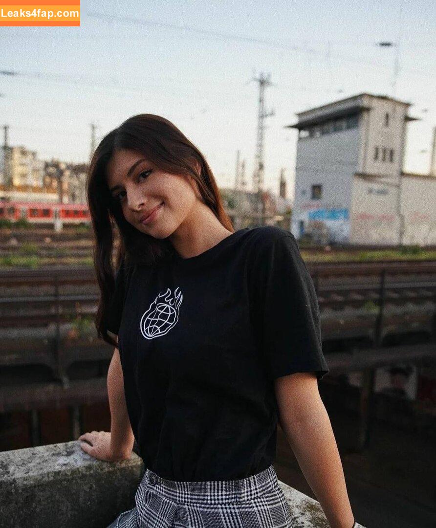 Mahluna / itsmahluna leaked photo photo #0016