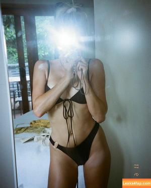 Maika Monroe photo #0006