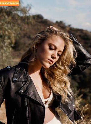 Maika Monroe photo #0036