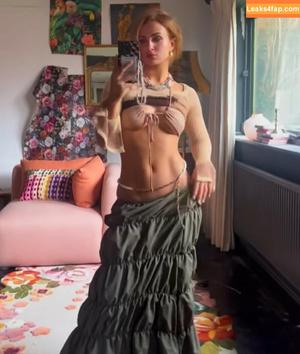 Maisie Smith photo #0314