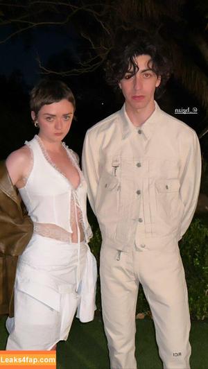 Maisie Williams photo #0287