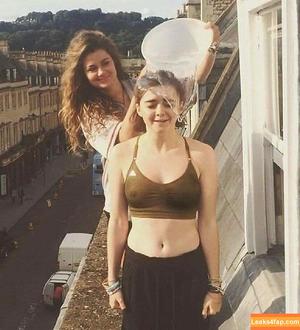 Maisie Williams photo #0327