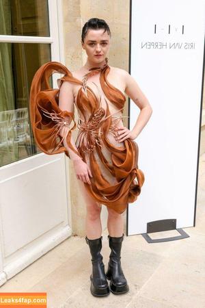 Maisie Williams photo #0380