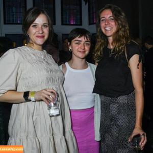 Maisie Williams photo #0399