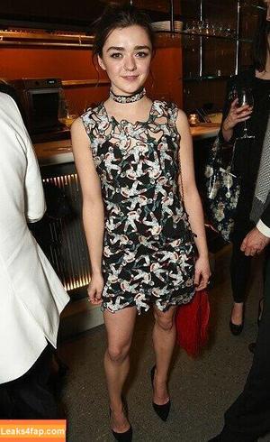 Maisie Williams фото #0800