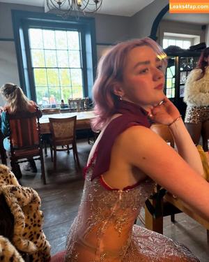 Maisie Williams photo #1599