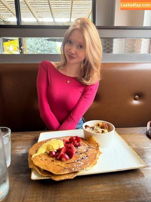 Makenna Kelly photo #0534