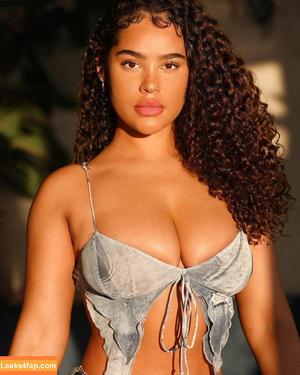 Malaika Terry photo #0112