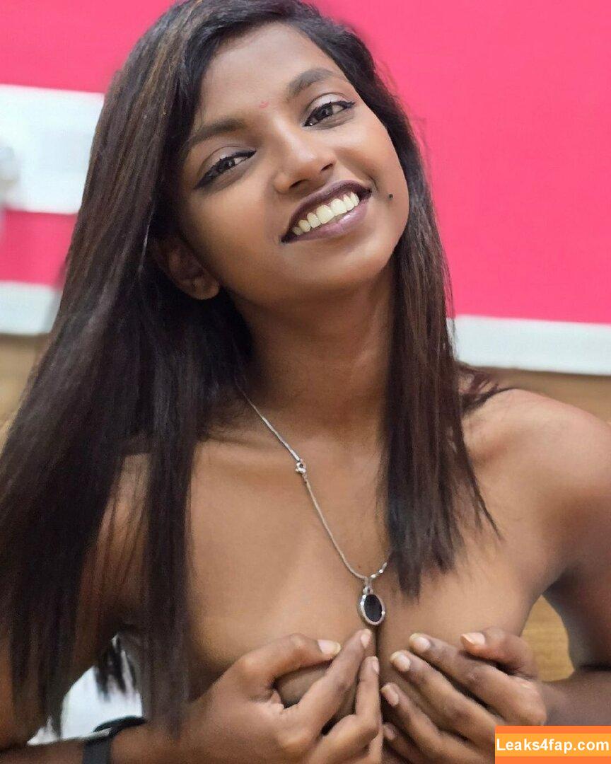 Mallu Girl Kochuxx / kochuthresia20 / kochuthresiatj8 / mallugirlteen19 leaked photo photo #0013