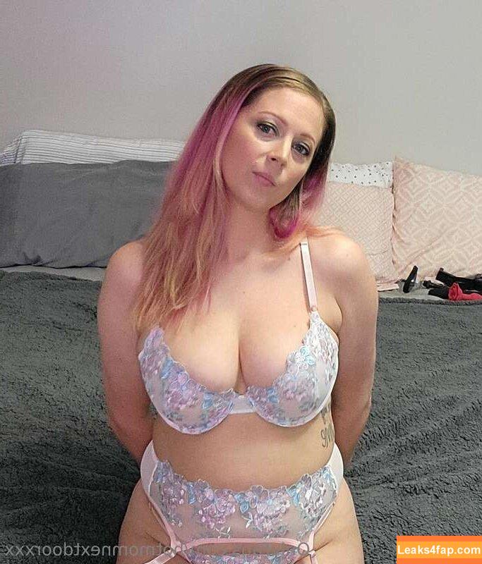 MamaSuzi / hotmomnextdoorxxx / https: / mamasuzie_msk leaked photo photo #0010