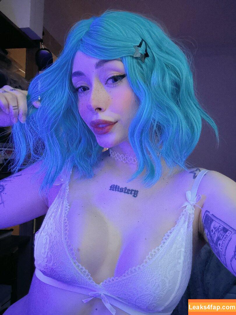 Manoela Rodrigues /  leaked photo photo #0006