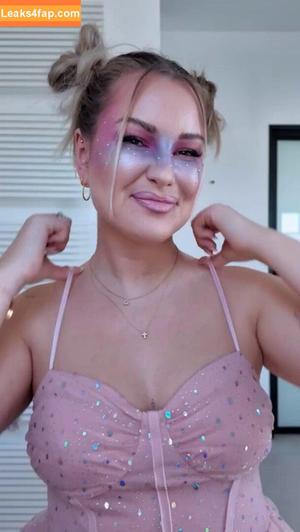 Maren Wolf photo #2050