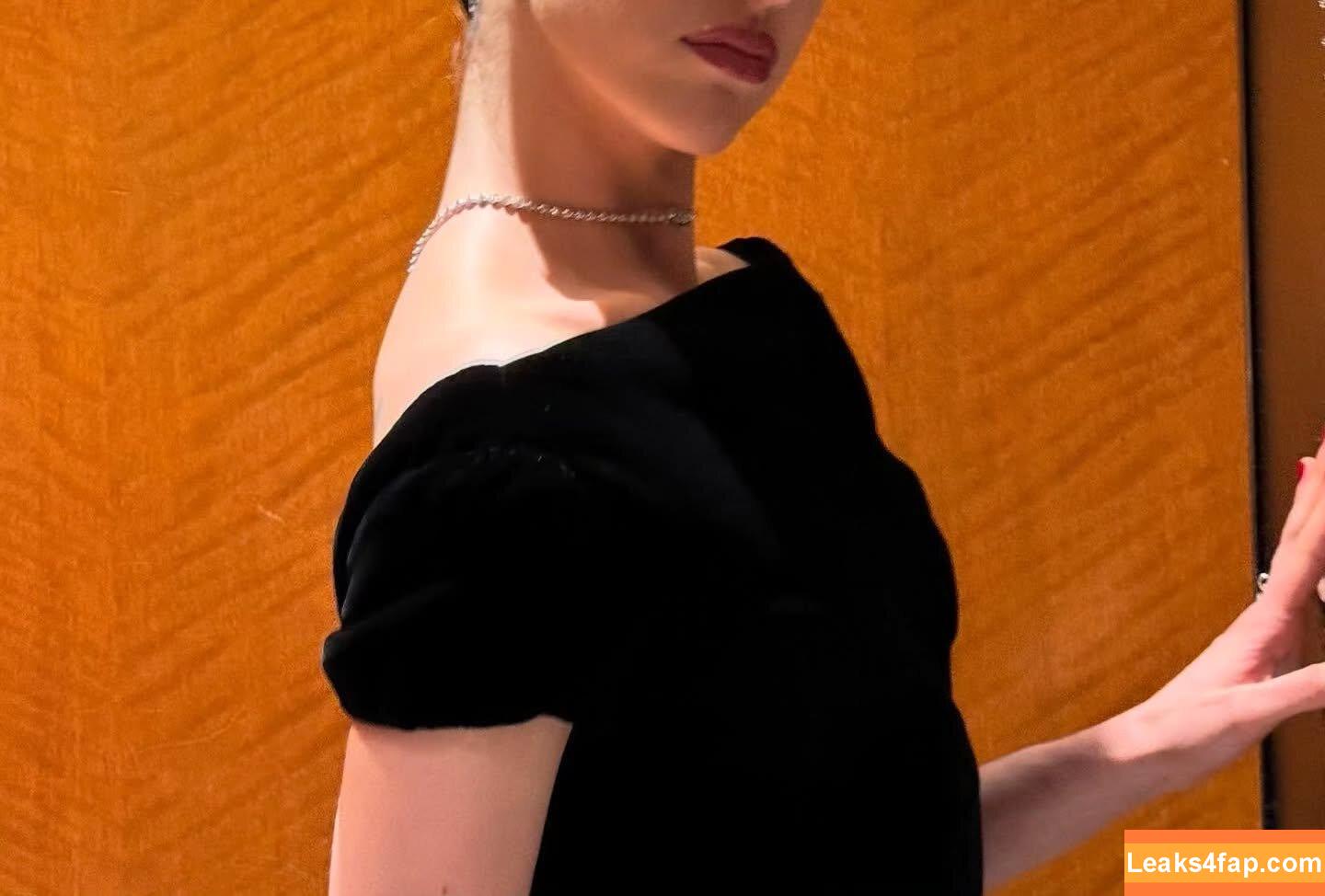 Margaret Qualley / margaretqualley слитое фото фото #0650
