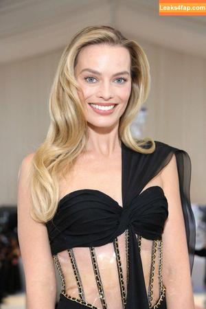 Margot Robbie photo #0372