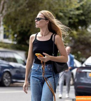 Margot Robbie photo #3021