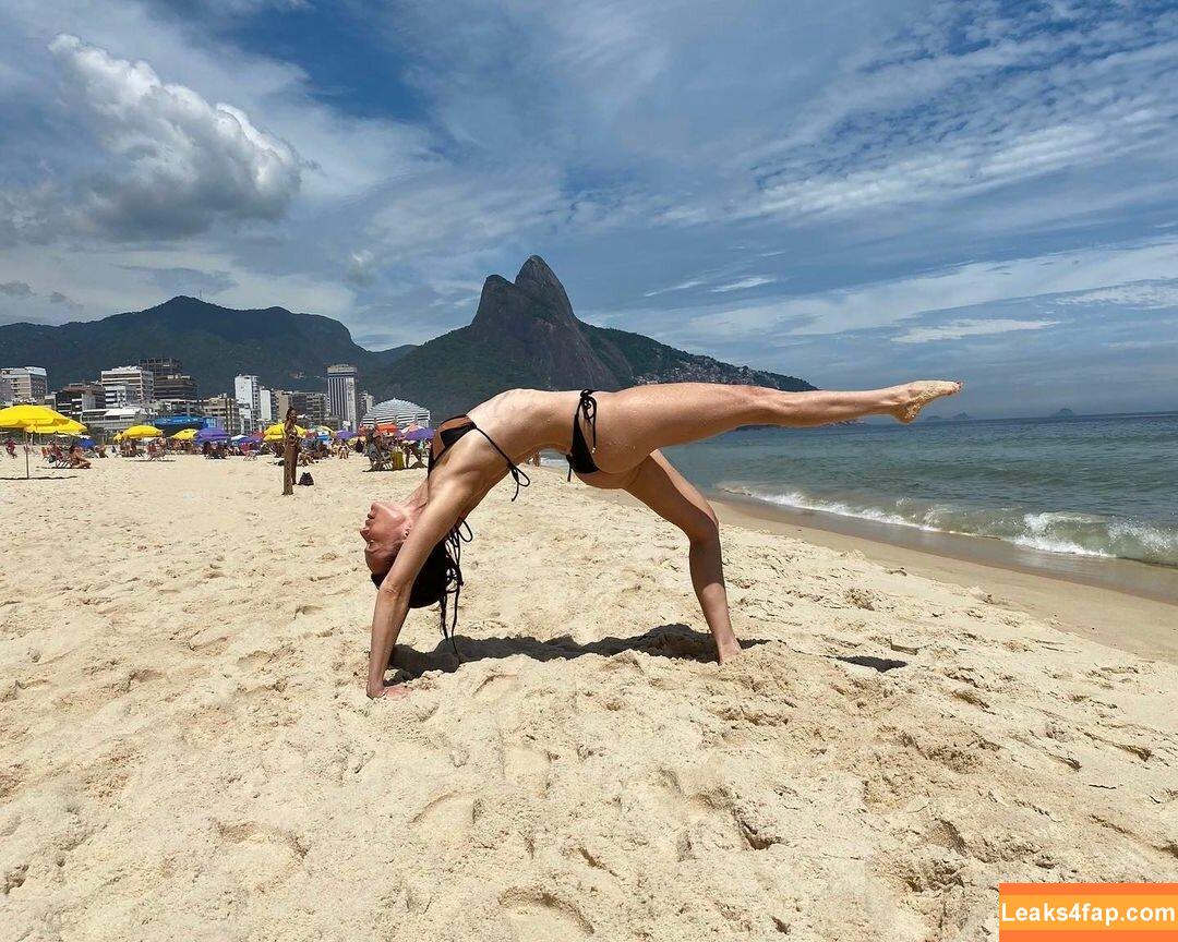 Mariana Ximenes / marixioficial leaked photo photo #0041