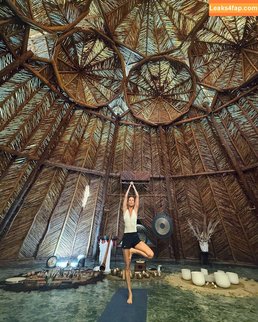 Mariana Ximenes / marixioficial leaked photo photo #0201