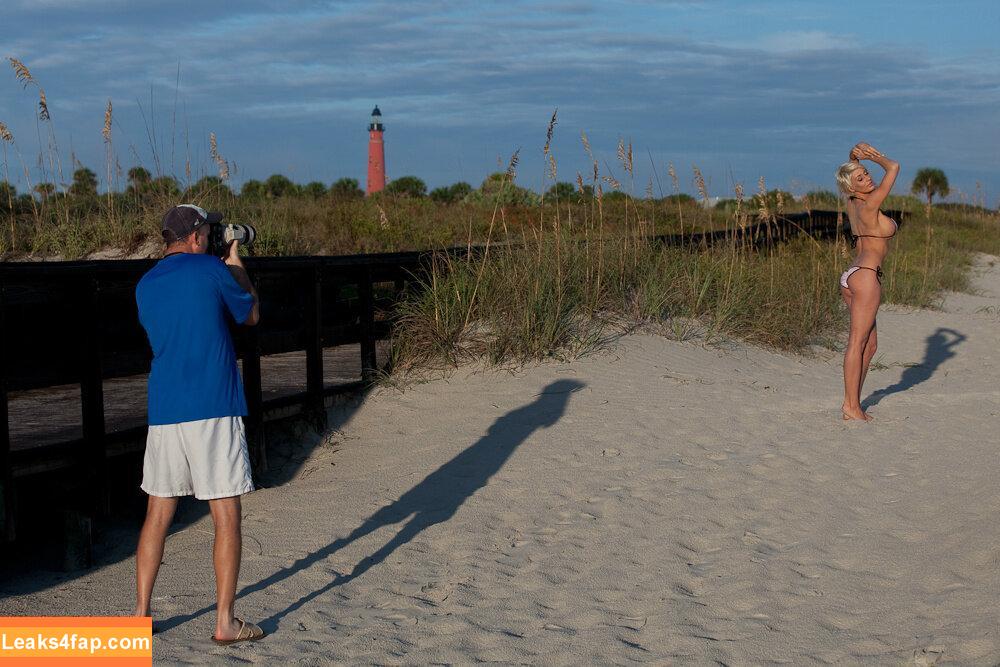 Marie Claude Bourbonnais / marieclaudebourbonnais / mcbourbonnais1 leaked photo photo #0064