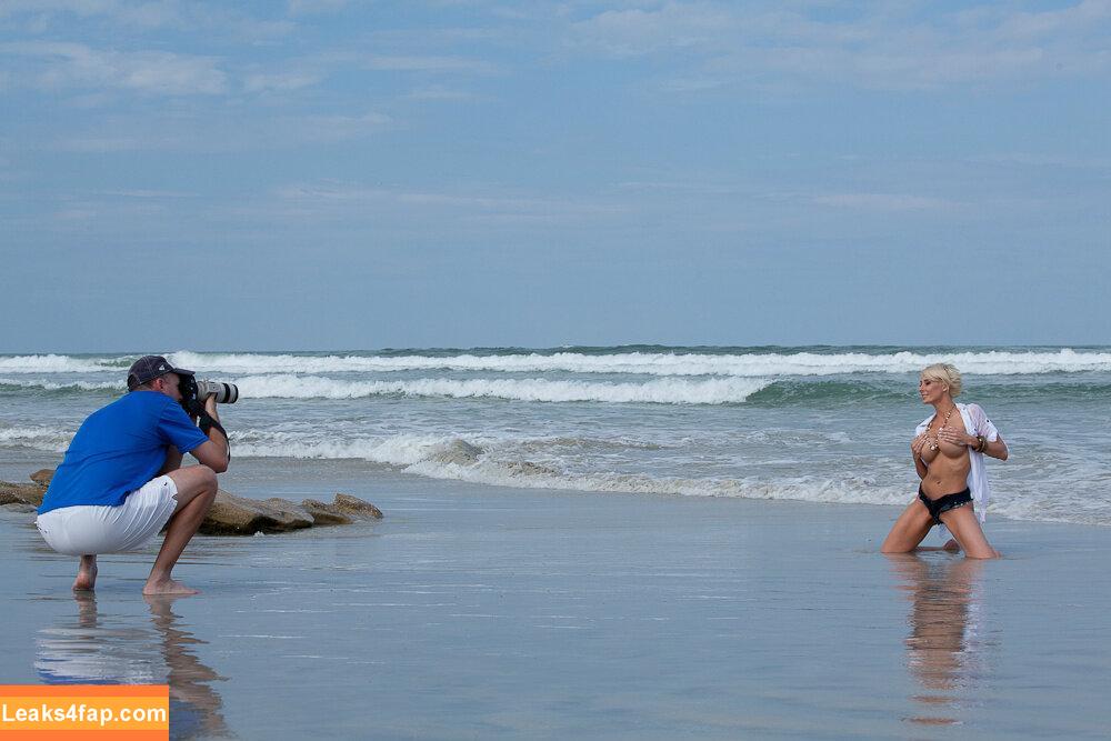 Marie Claude Bourbonnais / marieclaudebourbonnais / mcbourbonnais1 leaked photo photo #0065