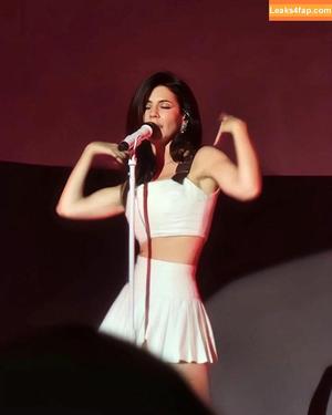 Marina Diamandis photo #0190