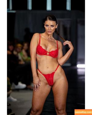Marta Barczok photo #0005