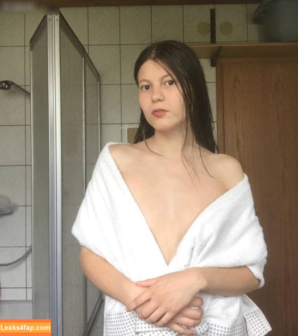 martha18xx /  leaked photo photo #0017