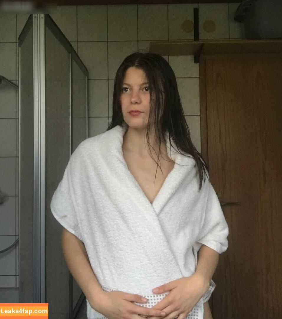 martha18xx /  leaked photo photo #0018