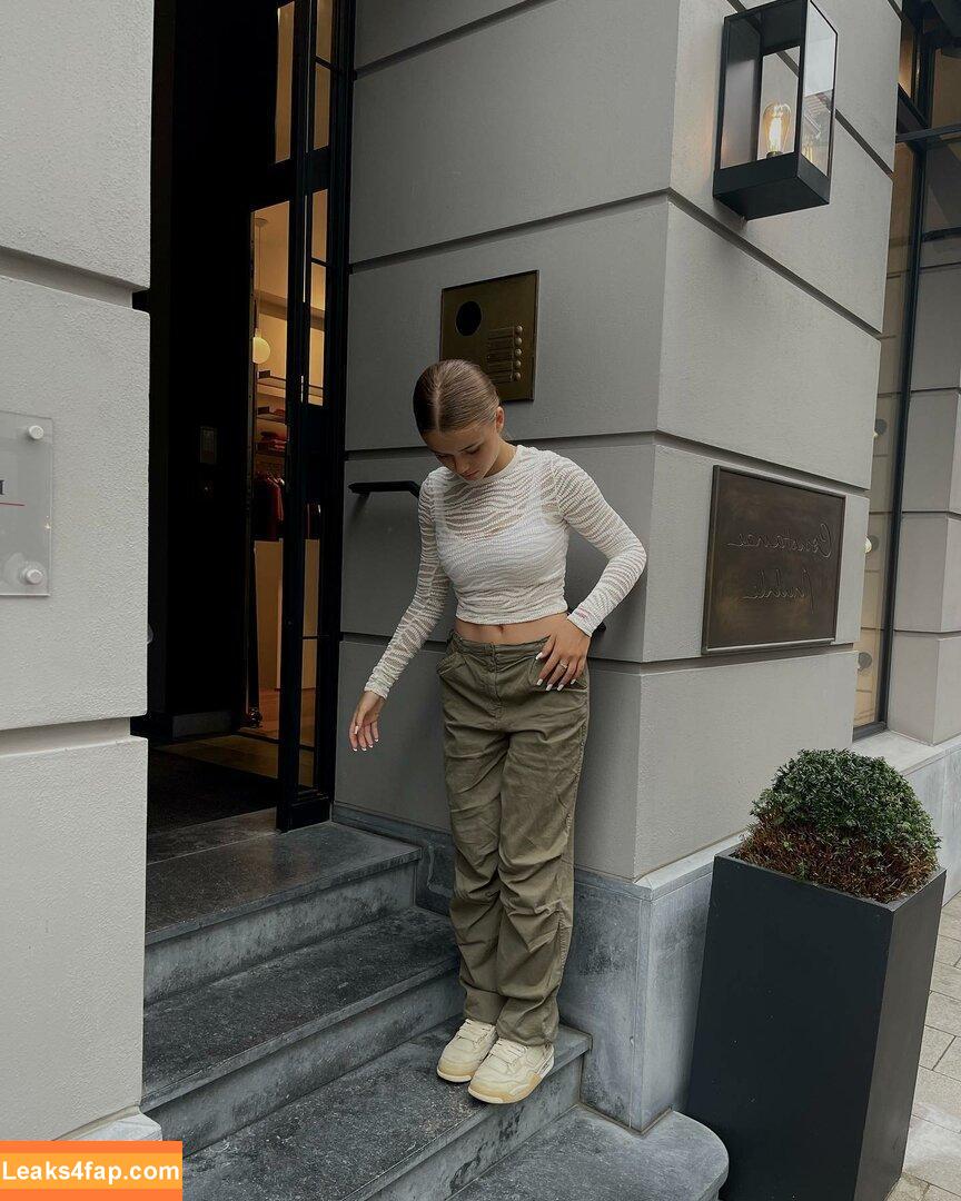 maxima_mclk /  leaked photo photo #0010