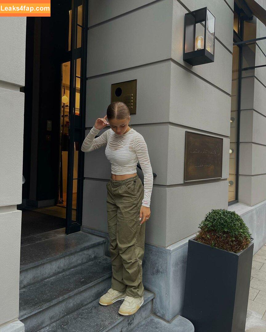 maxima_mclk /  leaked photo photo #0011